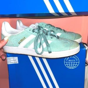 Womens size 8 1/2 addidas gazelle shoes